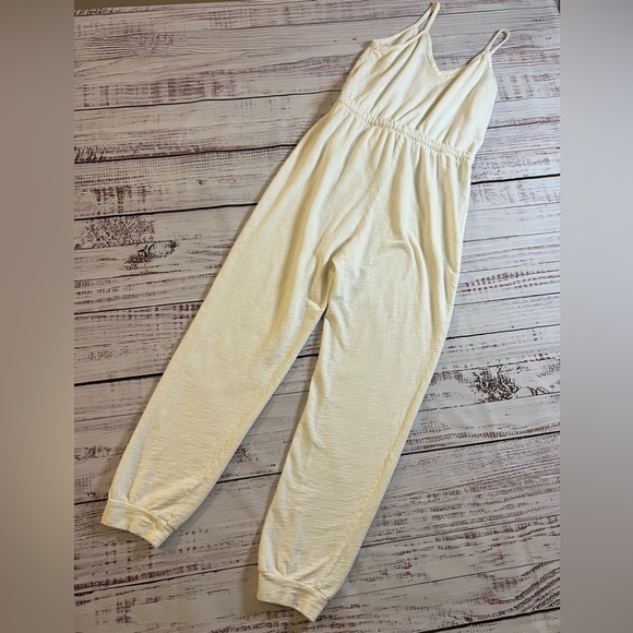Lulus ivory white  jumpsuit v neck sweatsuit medium - Picture 3 of 6